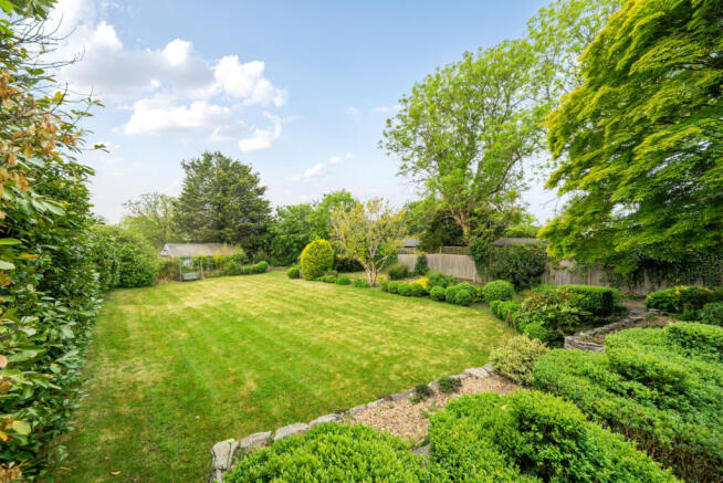 Stovolds Hill, Cranleigh, GU6 photo 4