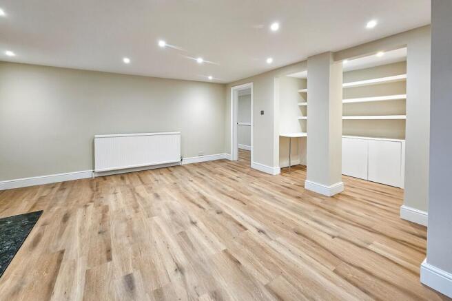 2 bed Ground Flat for sale Image 5