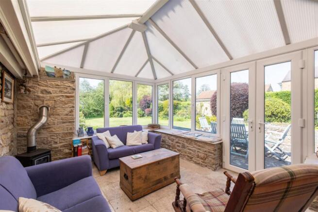 4 bed Semi-Detached for sale Image 10