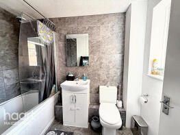 28, Cobblers Close, Slough SL2 3DT