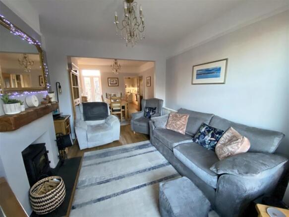 Living/Dining Room: