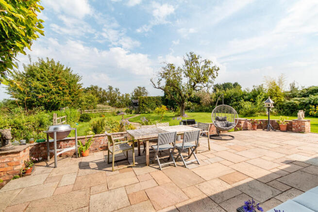 Terrace/gardens