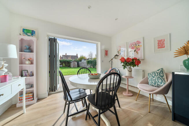 1376421-7-6909f2e...