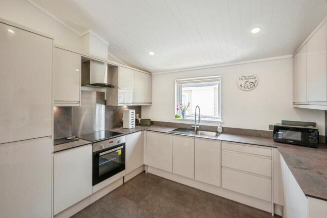 2 bed Park Home for sale Image 7