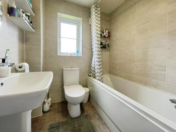 4 bed Detached for sale Image 11