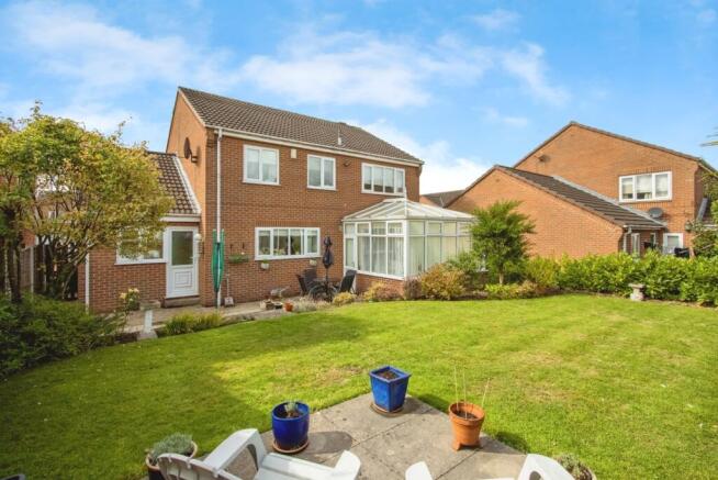 4 bed Detached for sale Image 9
