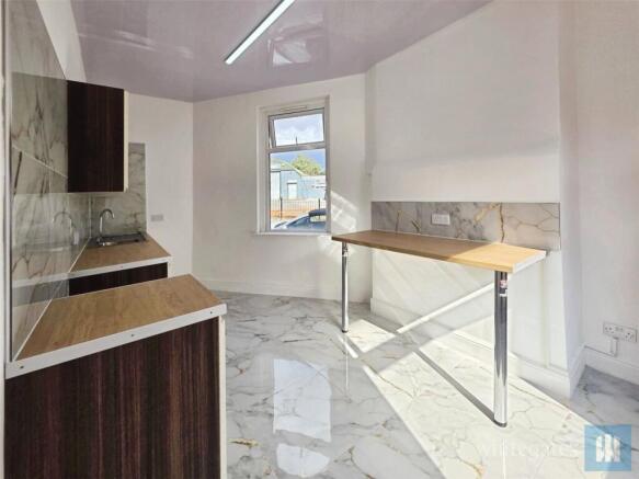 3 bed End of Terrace to rent Image 8