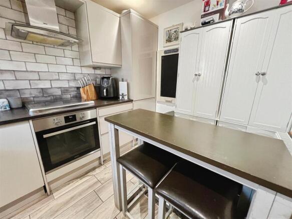 3 bed Semi-Detached for sale Image 8
