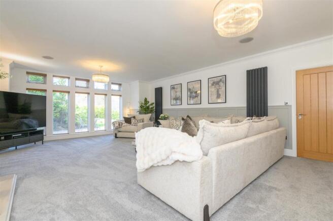 5 bed Detached for sale Image 10