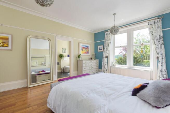 7 bed Detached for sale Image 8
