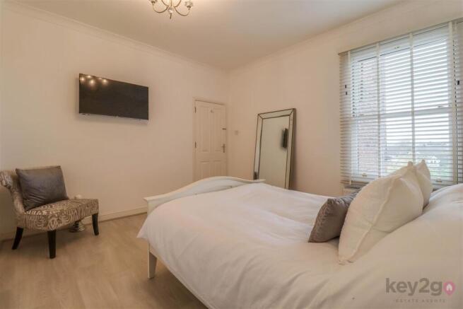 6 bed Semi-Detached for sale Image 12