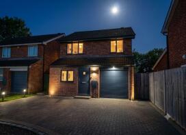 33, Gladstone Close, Newport Pagnell MK16 0EU