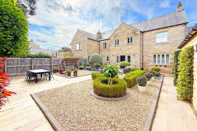 4 bed Semi-Detached for sale Image 4