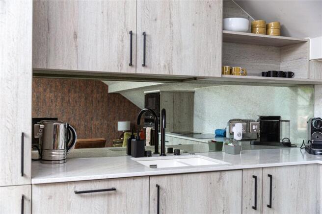 3 bed Flat for sale Image 8