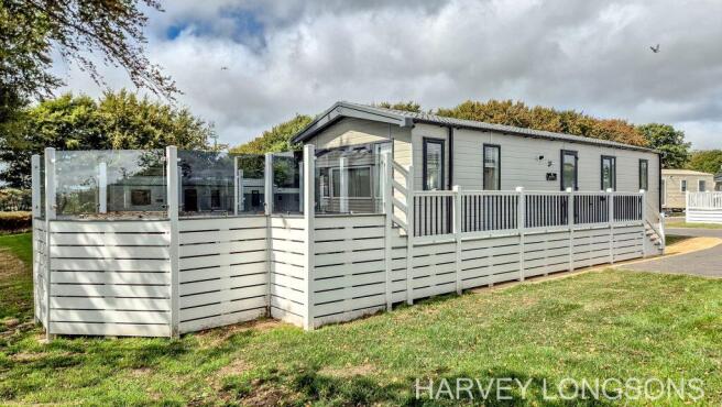 Swift Vendee lodge with spacious wraparound deckin