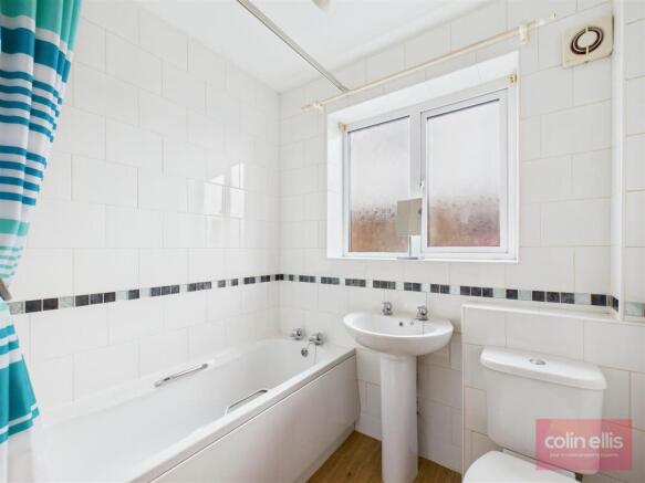 3 bed Semi-Detached Bungalow for sale Image 10