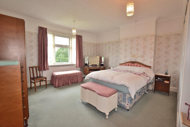 4 bed Detached for sale Image 9