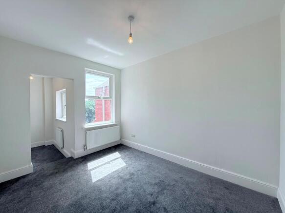 2 bed House to rent Image 12
