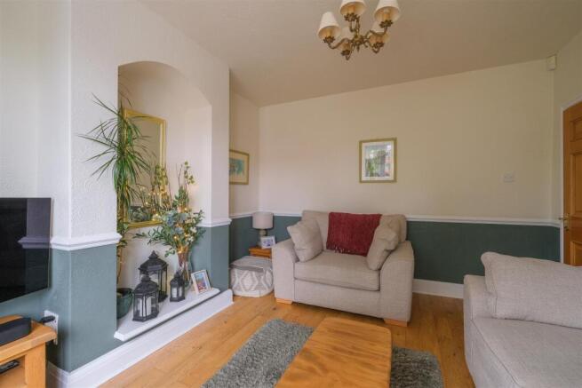 5 bed Semi-Detached for sale Image 5