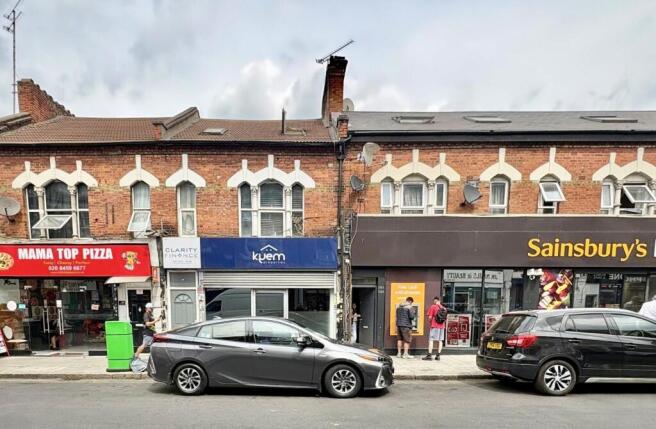 Convenient location near local shops and amenit...