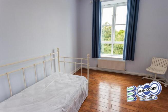 BEDROOM 2