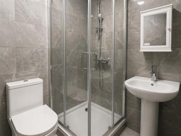 4 bed Flat to rent Image 6