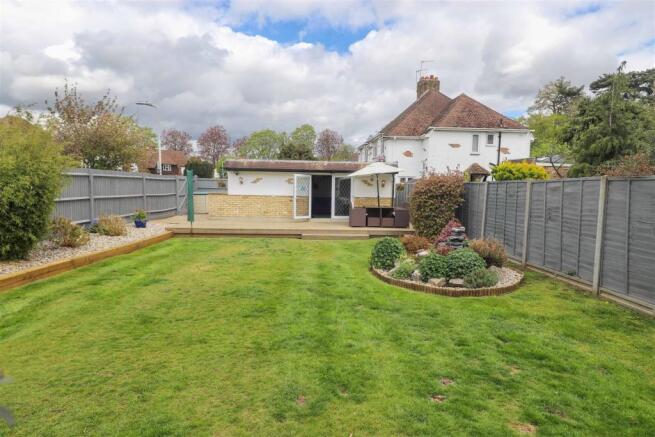40 Swakeleys Drive (24).jpg