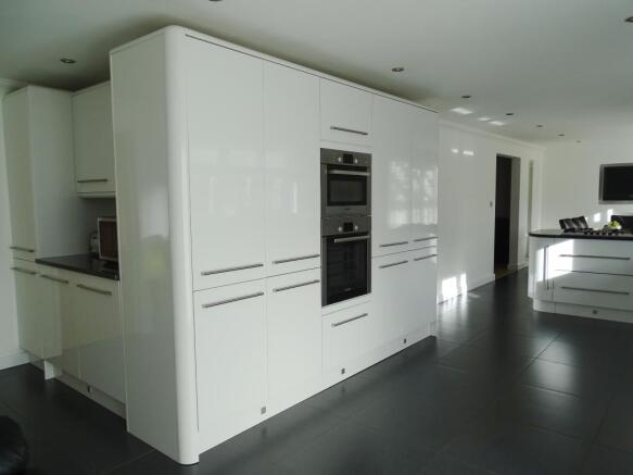 Kitchen/ Dining Room