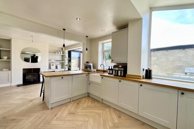 4 bed Semi-Detached for sale Image 5