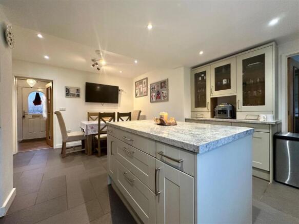 Kitchen2.jpg