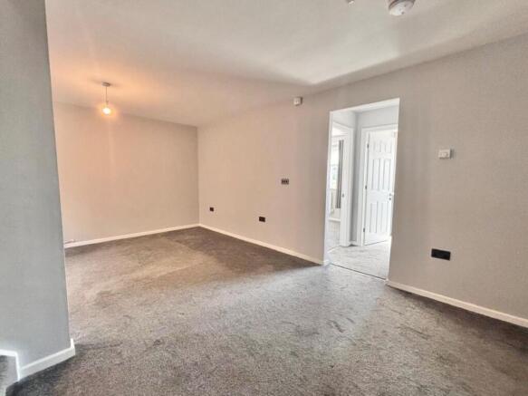 4 bed Detached for sale Image 5