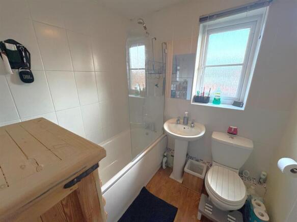 Alveston Close, Westlea, Swindon photo 4