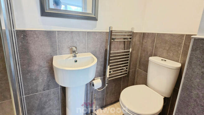 2 bed Flat to rent Image 5