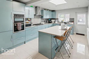 21, Oakleafe Gardens, Barkingside, Ilford IG6 1LQ