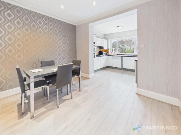 CAM02318G0-PR0595...