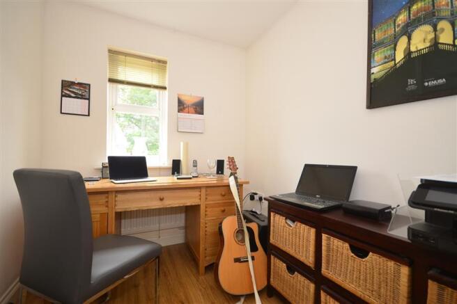 Study / Bedroom 5
