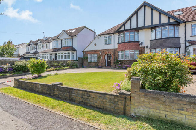 FRONT GARDEN AND DRIVEWAY