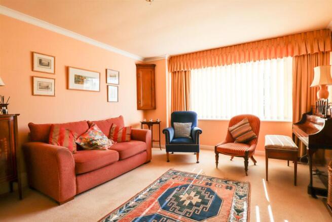 Sitting room (2).jpg