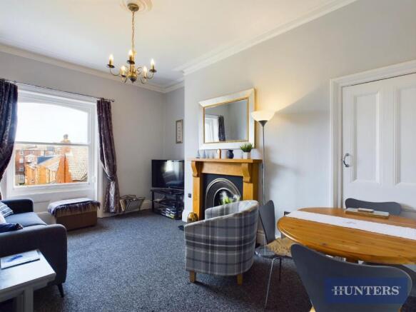 3 bed Triplex to rent Image 9