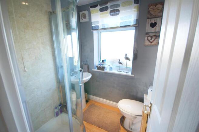 Shower room (1st floor)