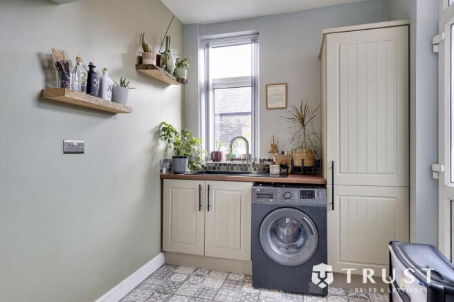 3 bed Semi-Detached for sale Image 9