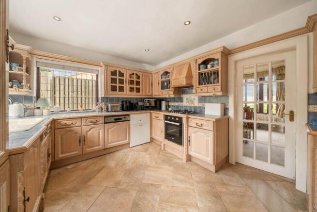 3 bed Detached for sale Image 6