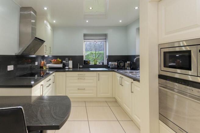 Kitchen/Breakfast...