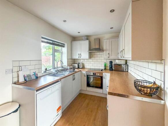 Kitchen/ Dining Room