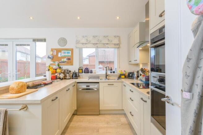EZAELBBUHS60 - Kitchen.Diner B.jpg