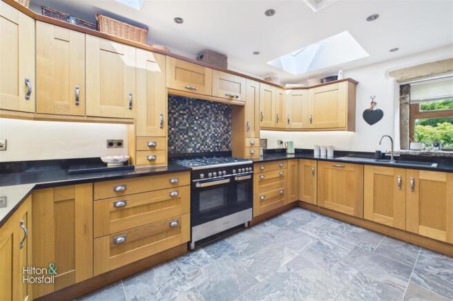3 bed Semi-Detached for sale Image 12