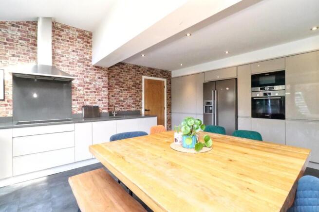 4 bed Detached for sale Image 5