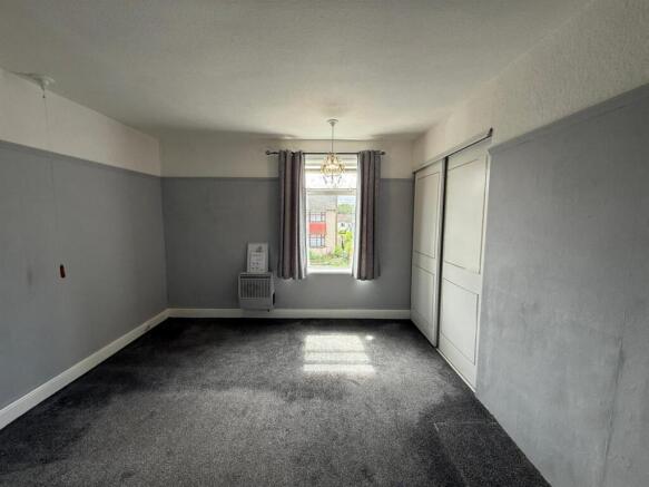 2 bed Terraced to rent Image 4