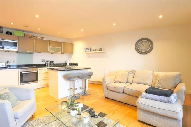 Kitchen / Lounge