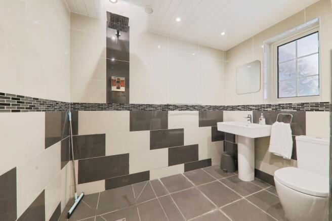 4 bed Detached for sale Image 8